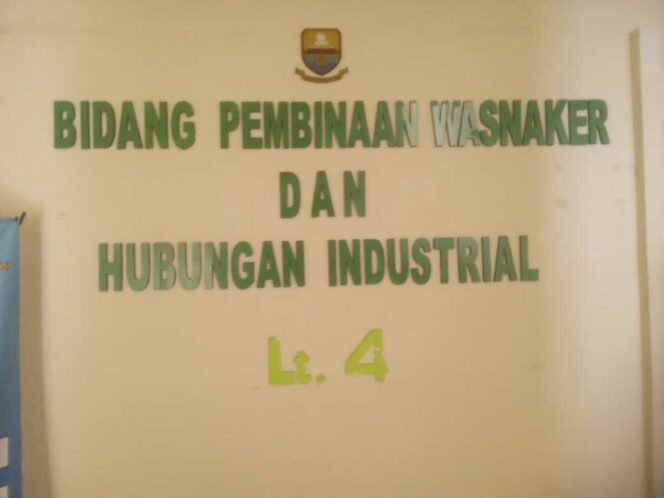 
					Persoalan Perburuhan Versus Perusahaan Mediasi Oleh Disnakertrans Propinsi Jambi