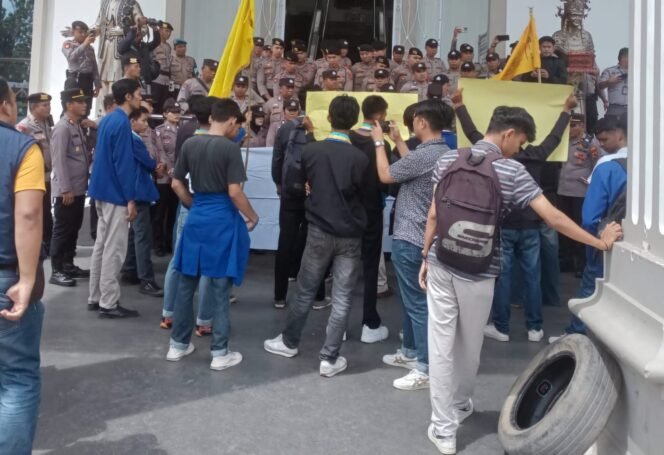 
					Hari ini, PMII Jambi Kembali Menagih Janji Didepan Gedung DPRD Provinsi Jambi