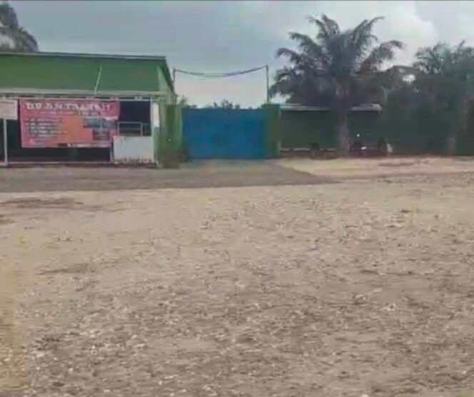 
					Terungkap! Gudang Penimbunan Minyak Ilegal di Batanghari Milik Mafia BBM Inisial R Tak Tersentuh Hukum! 