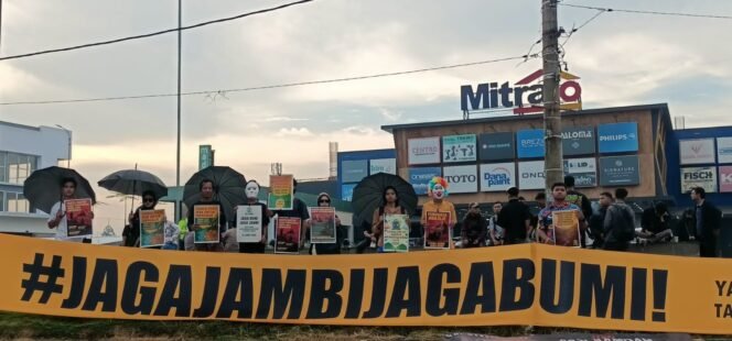 
					Aksi Hari Bumi 2025 XR Jambi: Usung Tema #JagaJambiJagaBumi Yang Tumbuh Bukan Kehidupan Tapi Ketimpangan dan Krisis Iklim