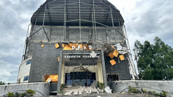 
					Terkait Gedung DPRD Pesawaran Ambruk, Sekjen PWDPI: Pentingnya Pemeliharaan Berkala
