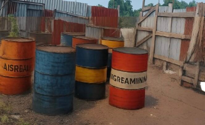 
					Dituding Menjadi Gudang Oli Bekas Ilegal, David Selaku Pemilik Tunjukkan Profile dan Izin PT. PRIMANRU JAYA, Apakah Sesuai SOP?