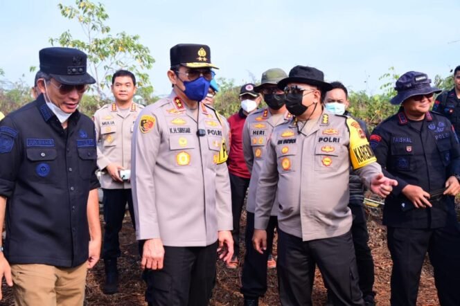 
					Kapolda Jambi Irjen Pol. Krisno H. Siregar Tinjau Lokasi Karhutla di Desa Gambut Jaya Muaro Jambi: 32 Titik Api Masuk Penyelidikan