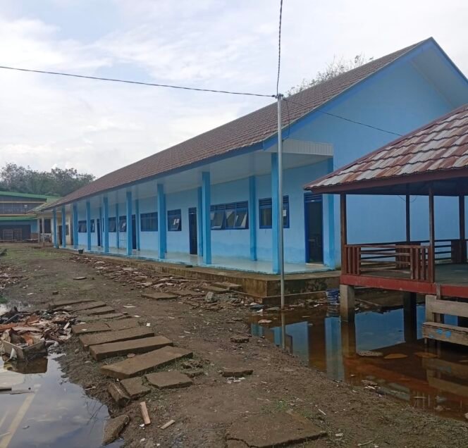 
					Skandal Dana DAK Rp1,8 Miliar di SMKN 5 Muaro Jambi: Bangunan Retak, Pom Mini, dan Dugaan Pungutan Liar Komite Sekolah