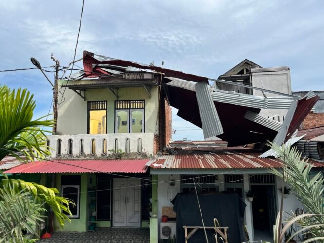 
					Angin Kencang Rabu Malam: Robohkan Rumah Warga di RT 18 Handil Jaya, Tidak ada Korban Jiwa