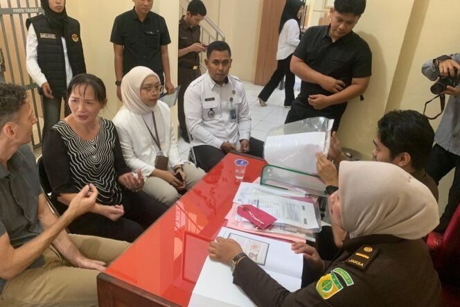 
					Visa Kunjungan Disalahgunakan untuk Dagang: Kejaksaan Sungai Penuh Tindak WNA Tiongkok