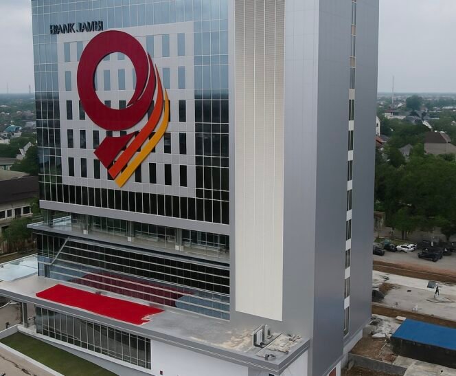 
					Skandal Bank Jambi: Tujuh Teller Tak Terbukti Terlibat Bobol Rekening Rp 7,1 M Namun Tetap “Digeser”