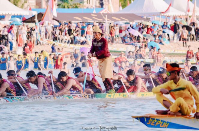 
					Bintang Emas Cahaya Intan Juara Pertama di Festival Pacu Jalur Kuantan 2025