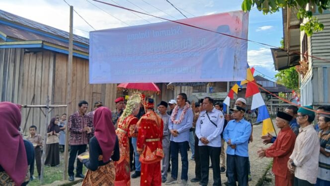 
					Edi Purwanto Catat Sejarah: Anggota DPR RI Pertama Bermalam di Sekaladi Tanah Pejuang, Desa Batu Empang