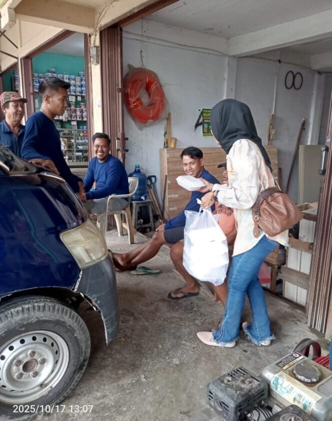 
					Jumat Berkah! Kaperwil MPN Jambi Susi Lawati Gagas Agenda Rutin Bagikan 50 Paket Makanan Untuk Warga Broni Tiap Bulannya