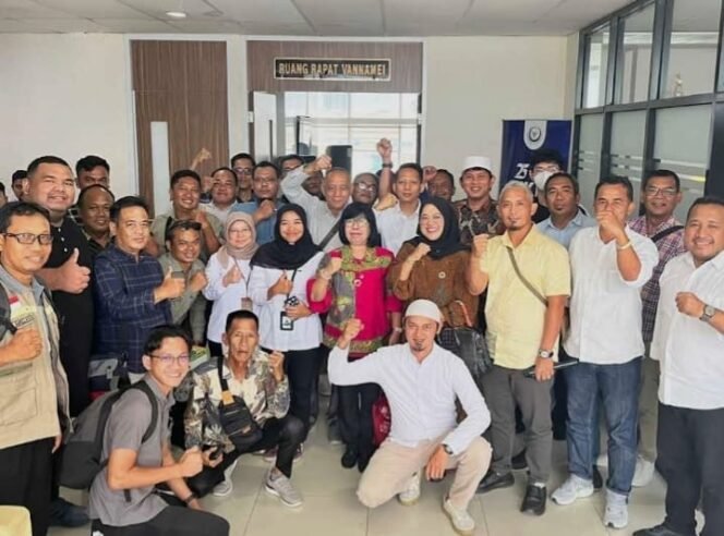 
					Ketum PWDPI Desak Menteri KKP Segera Terbitkan Izin Untuk Nelayan Lobster