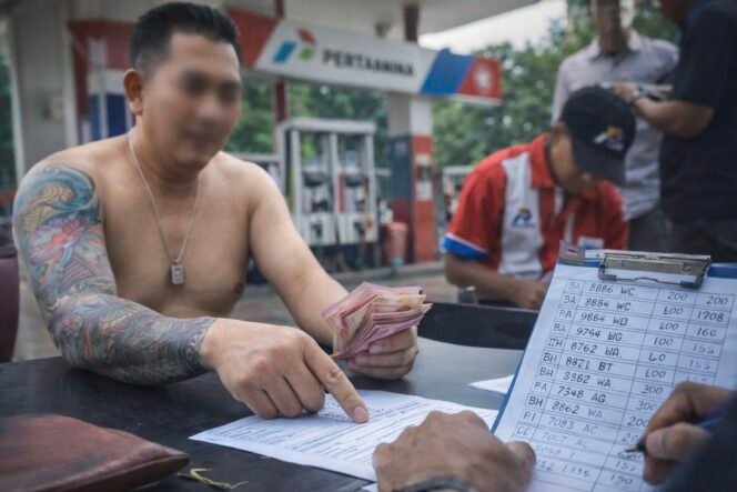 
					Rekaman Video Setoran ke Manajer Ungkap Dugaan Penyelewengan BBM Subsidi di SPBU 24.737.50 Sarolangun