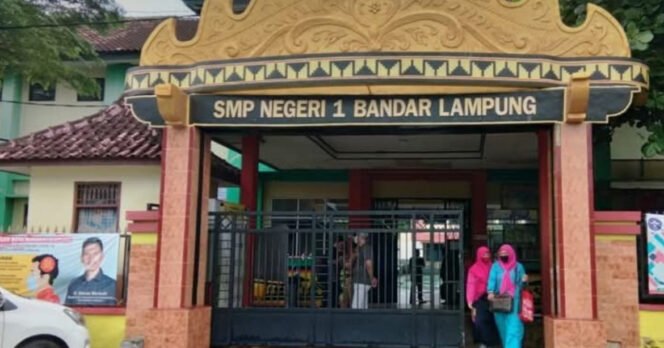 
					Wali Murid SMPN 1 Bandar Lampung Keluhkan Pungutan untuk AC, Ketum PWDPI: Ini Bertentangan dengan Peraturan dan Keadilan