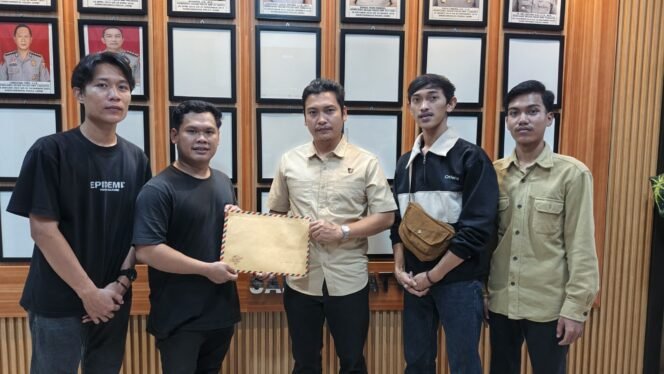 
					Tragedi Limun Bongkar Dugaan Jaringan Penampung Emas Ilegal, Mahasiswa Sarolangun Resmi Laporkan ke Polda Jambi