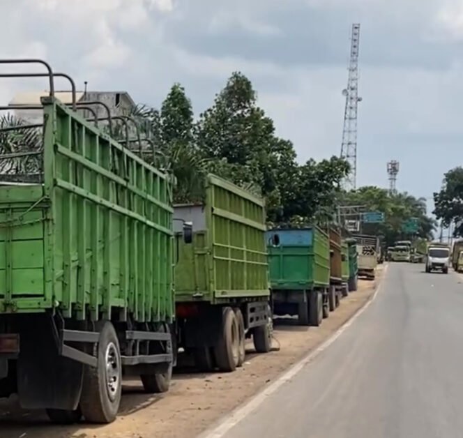 
					Antrean Mobil Pelangsir Mengular di SPBU 24.361.13 Lingkar Barat, Diduga Ada Pembiaran dan Praktik Monopoli BBM Bersubsidi