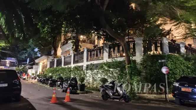 
					Rumah Jampidsus Febrie Adriansyah Dijaga Ketat TNI, Ini Penjelasan Resminya