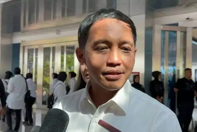 
					Amplop Untuk Menteri Kehutanan Raja Juli Diduga Bersumber Dari Hasil Memeras 914 Petani