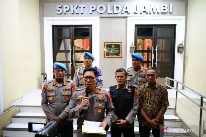 
					Lima Personel Polda Jambi Dipecat Terkait Kematian Brigadir EWS, Proses Pidana Tetap Berjalan