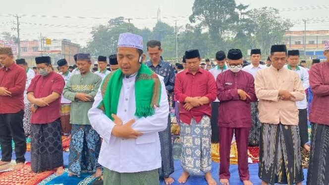 
					Kemarau Panjang, Ponpes Rahmatul Ummah Sarolangun Gelar Shalat Istisqa: Doa Memohon Hujan di Tengah Ancaman Karhutla