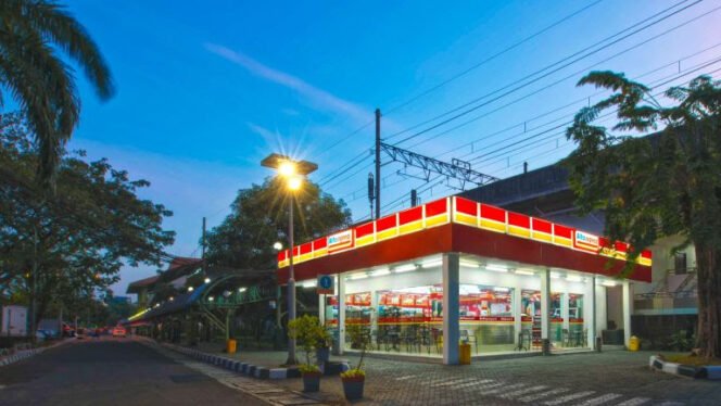
					Alfamart vs Indomaret: Dua Raksasa Minimarket, Dua Konglomerat, Satu Wajah Baru Ekonomi Ritel Indonesia